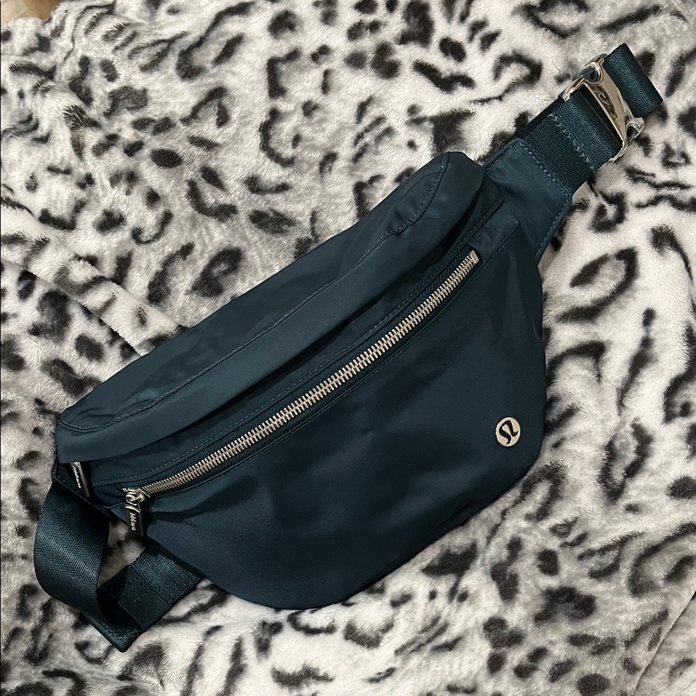 NWOT Lululemon Dark Teal Travel Bag Fanny Pack Crossbody